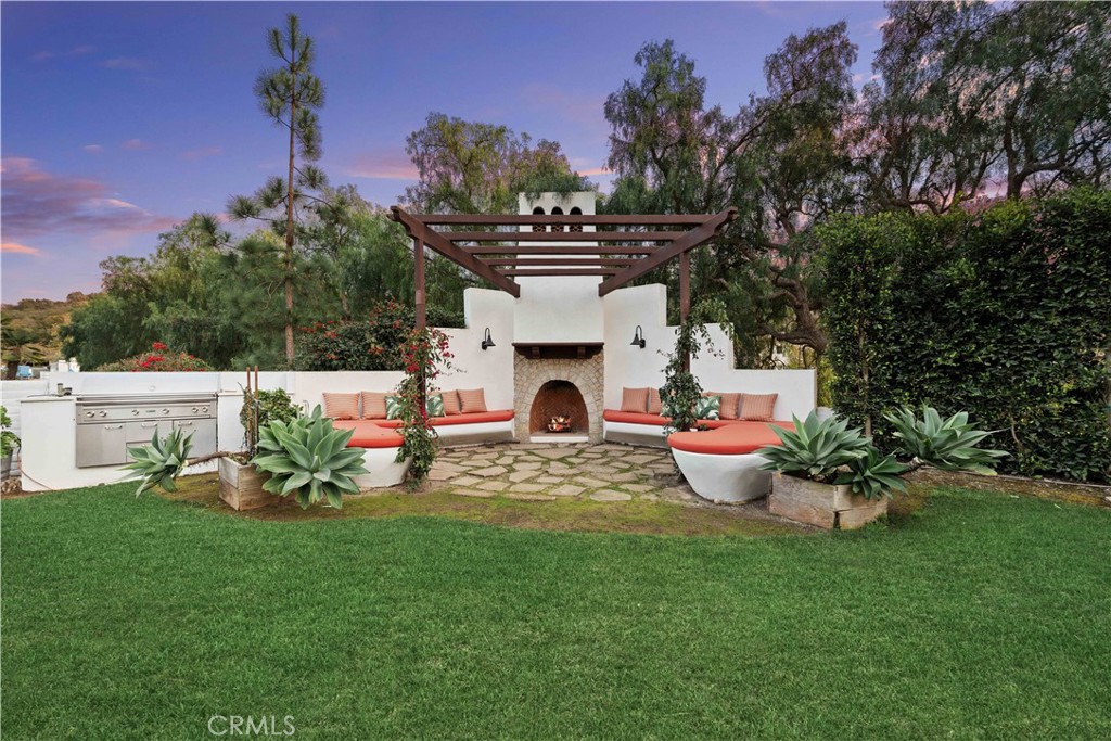 2347 E Valley Road