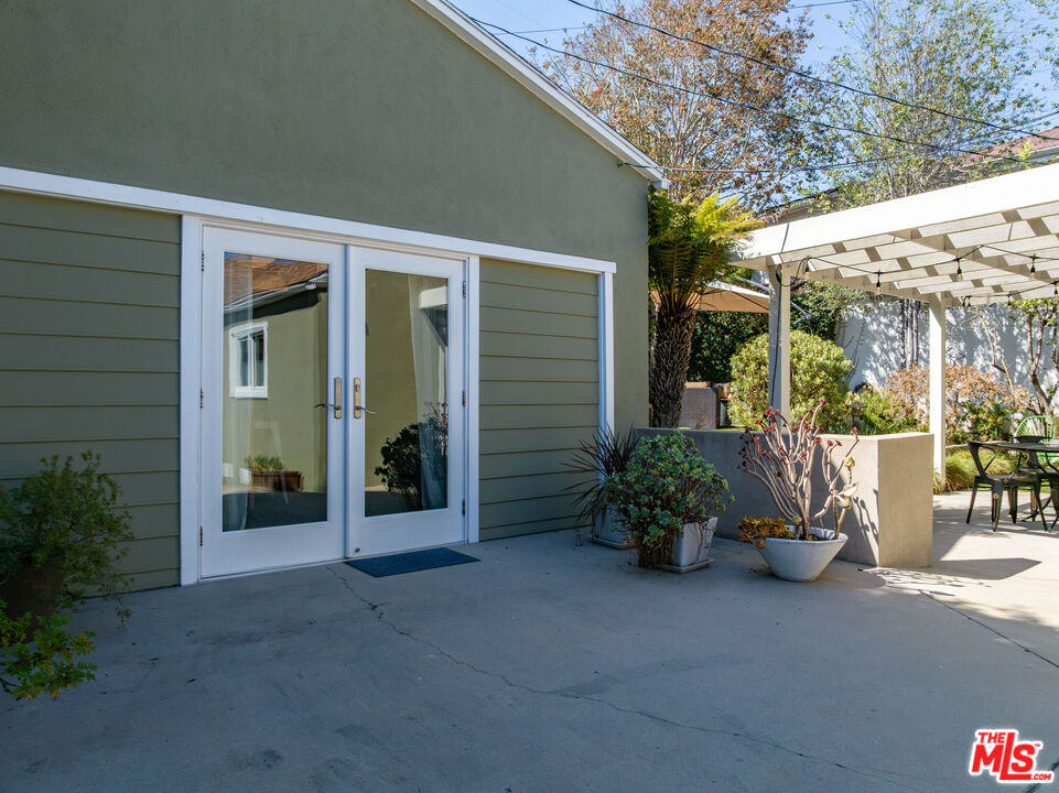 8361 Westlawn Ave