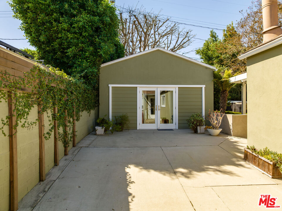 8361 Westlawn Ave