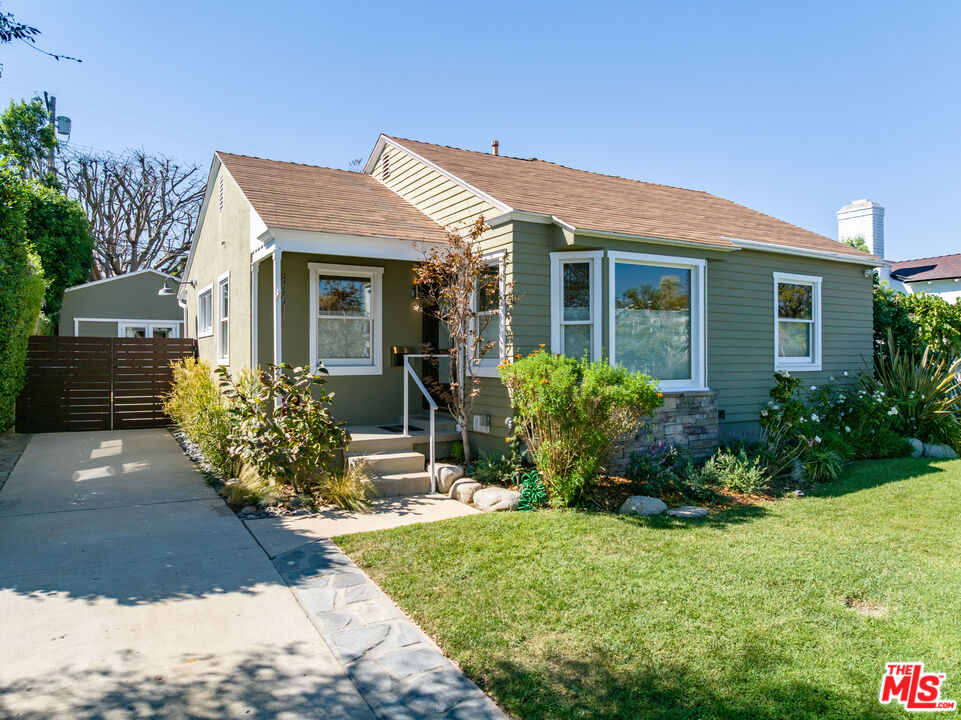 8361 Westlawn Ave