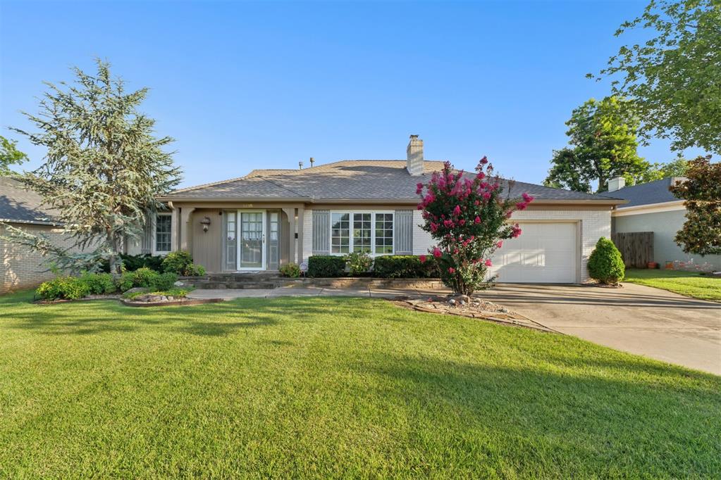 1110 N Larchmont Lane