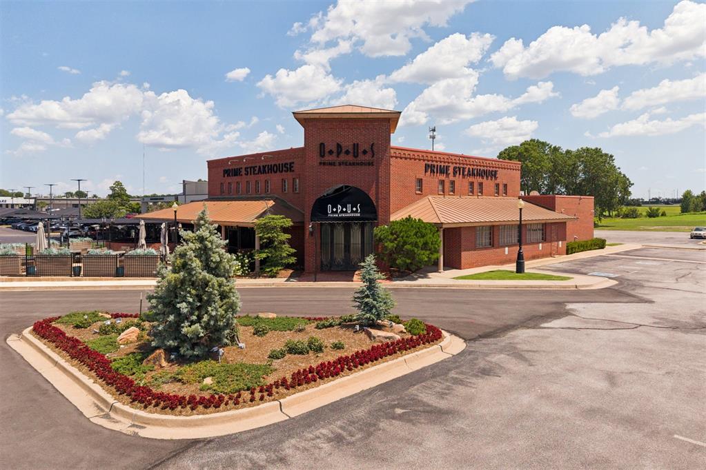 800 W Memorial Road