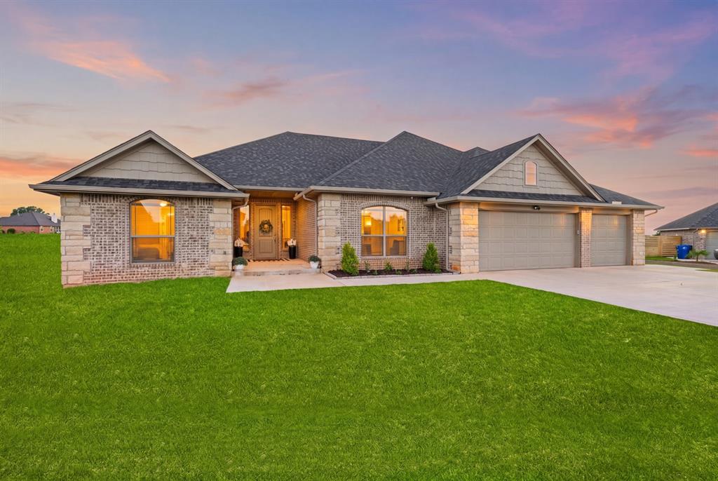9131 Oak Tree Circle