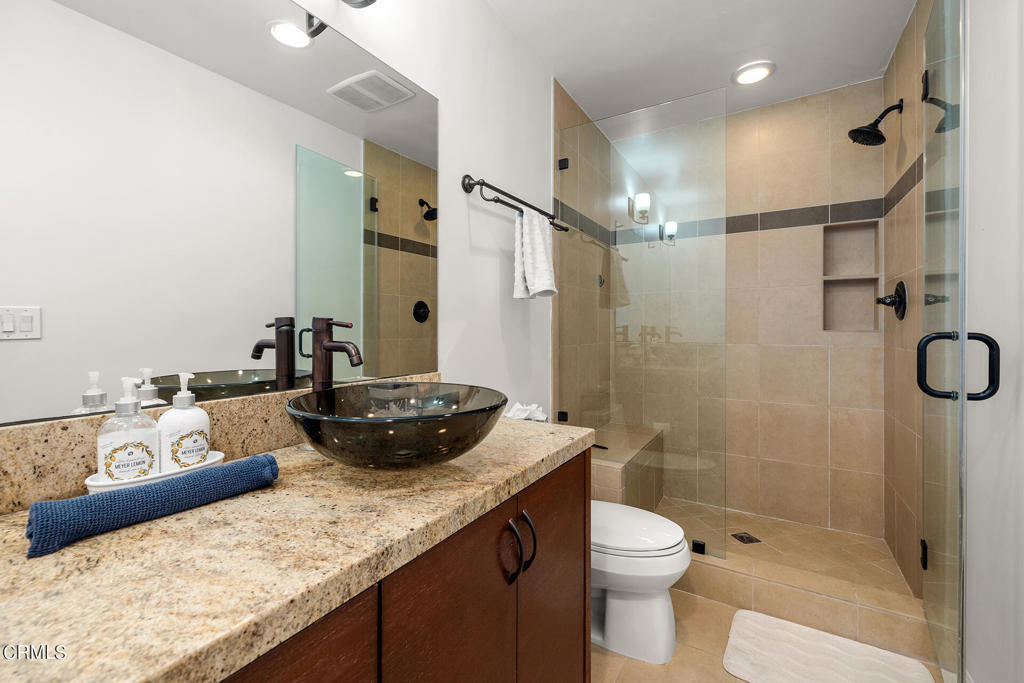 8400 De Longpre Avenue 406