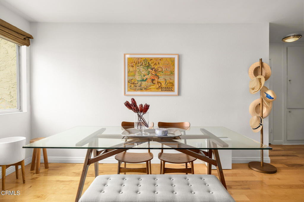 8400 De Longpre Avenue 406