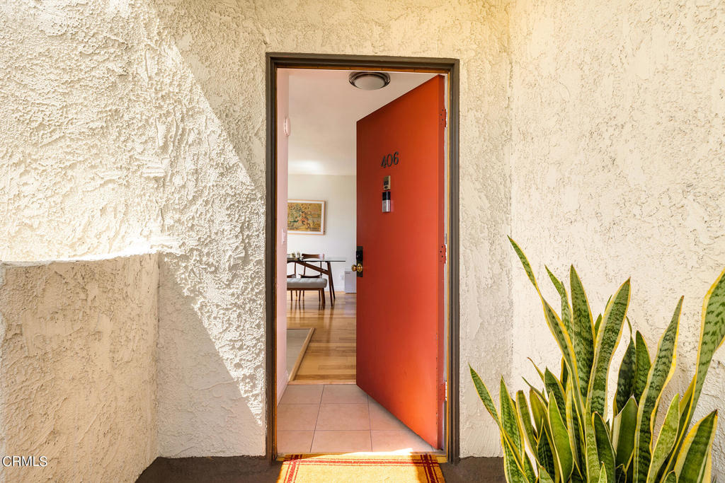 8400 De Longpre Avenue 406