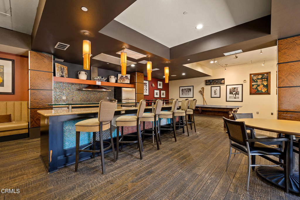 100 S Alameda Street 476