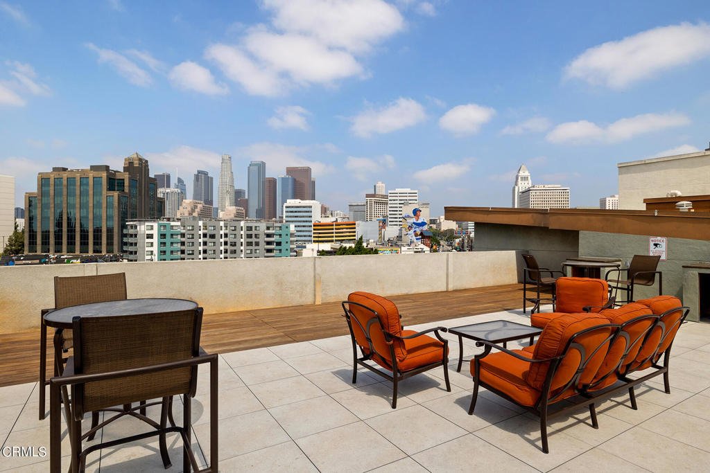 100 S Alameda Street 476