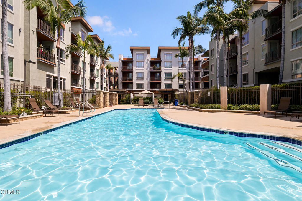 100 S Alameda Street 476