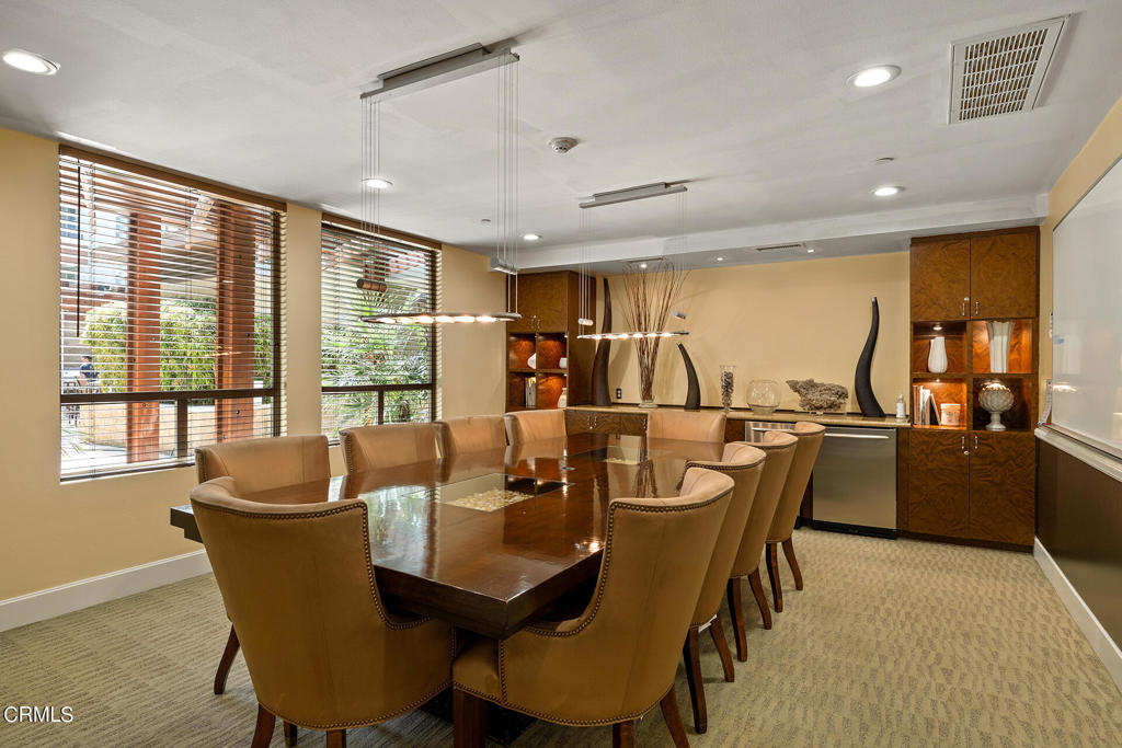 100 S Alameda Street 476