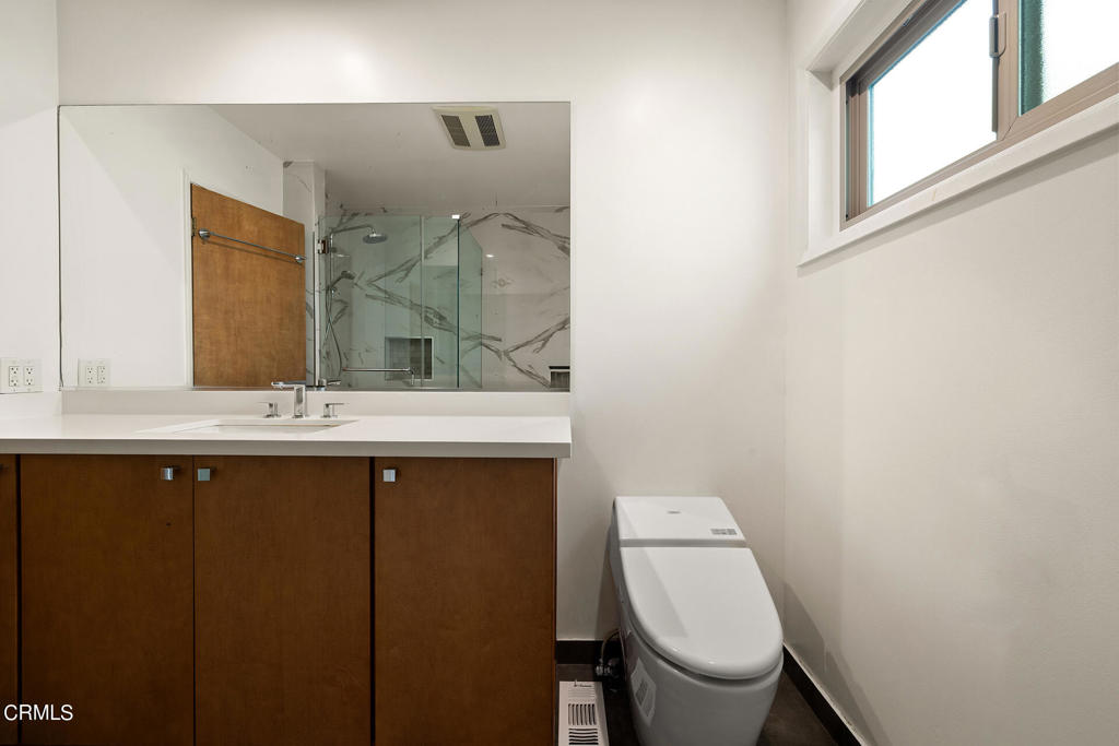 2525 Lake View Ave Avenue