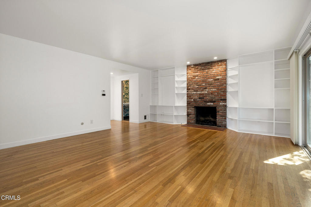 2525 Lake View Ave Avenue