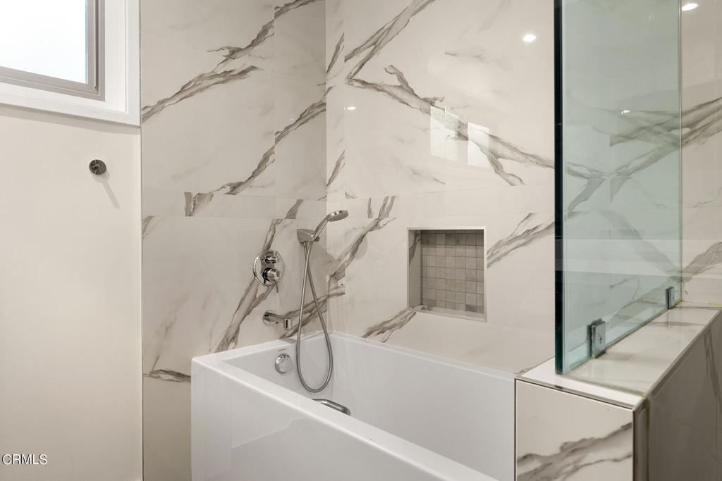 2525 Lake View Ave Avenue