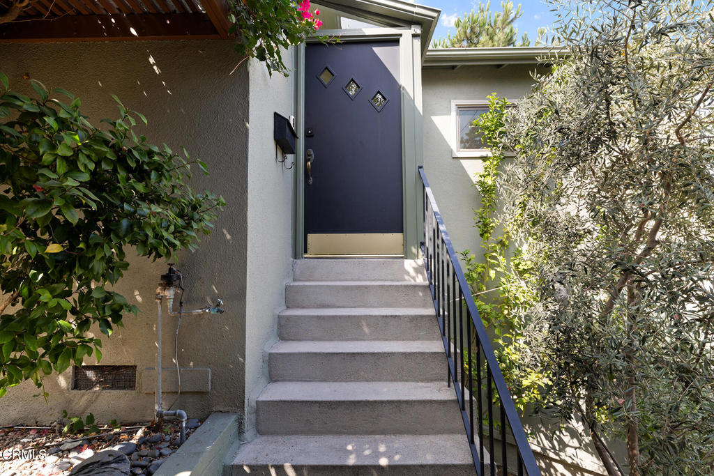 2525 Lake View Ave Avenue