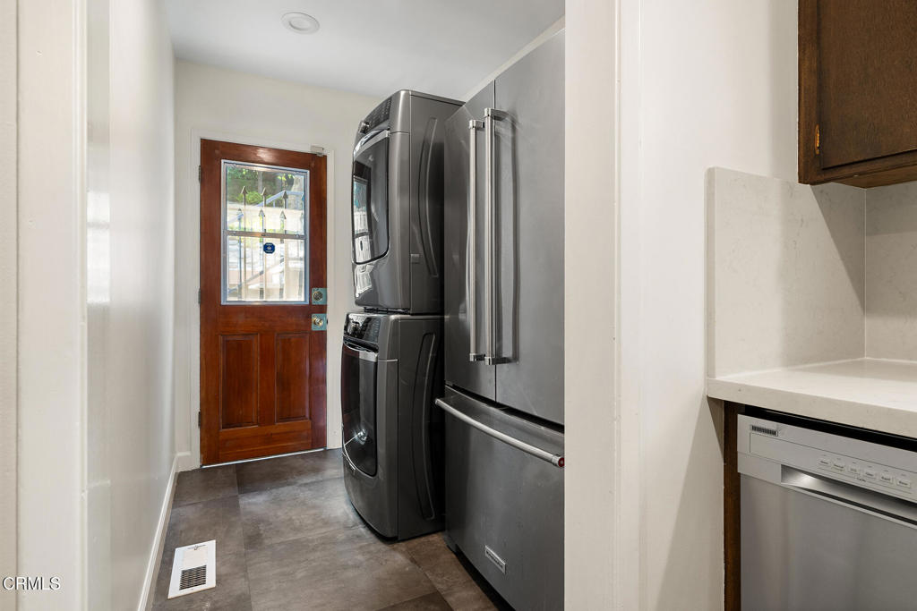 2525 Lake View Ave Avenue