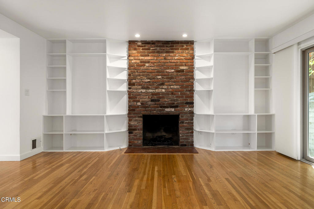 2525 Lake View Ave Avenue