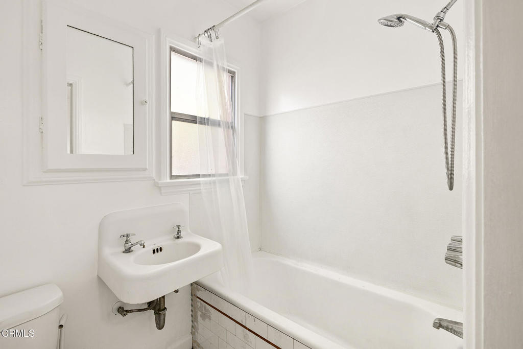 6910 N Figueroa Street