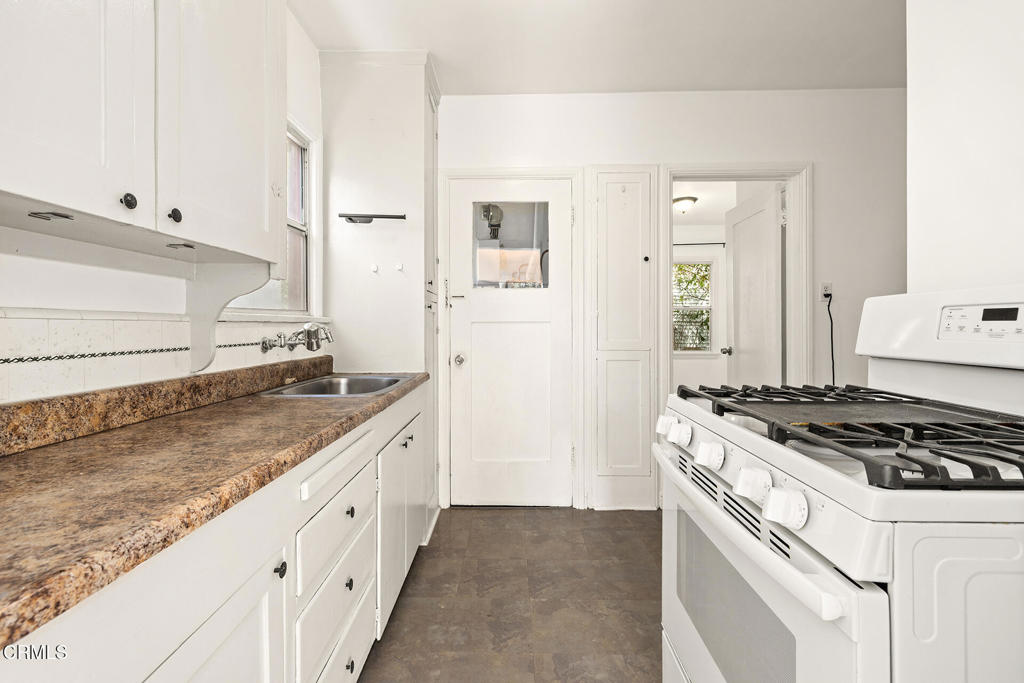 6910 N Figueroa Street