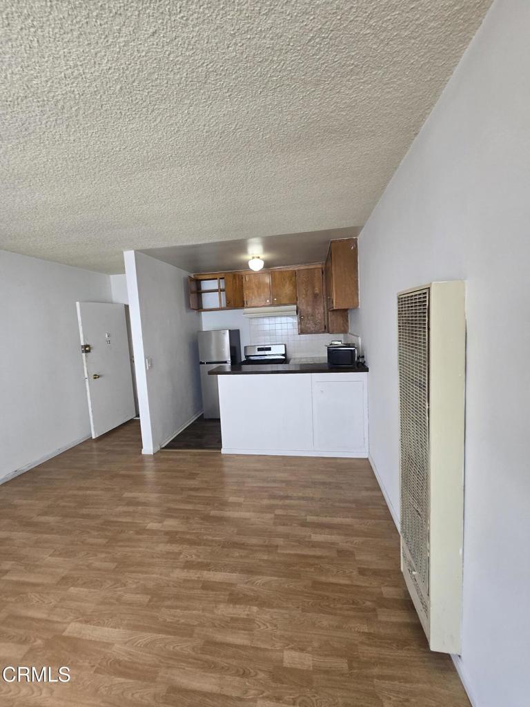 811 N Mariposa Avenue 12