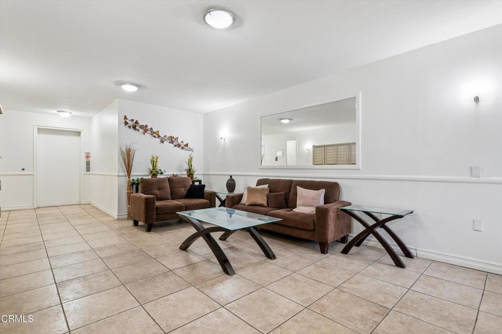 125 S Sierra Madre Boulevard 304