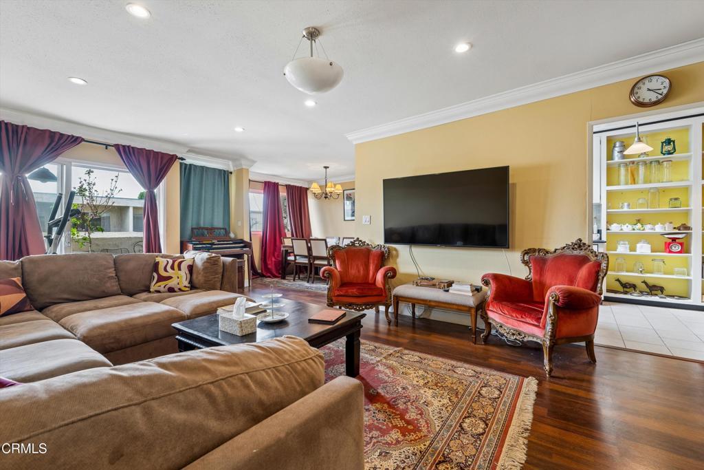 125 S Sierra Madre Boulevard 304