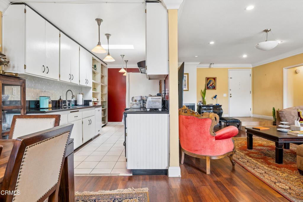 125 S Sierra Madre Boulevard 304