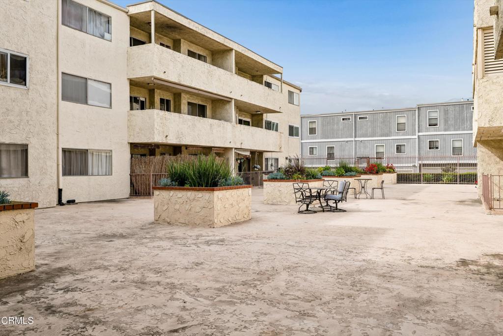 125 S Sierra Madre Boulevard 304