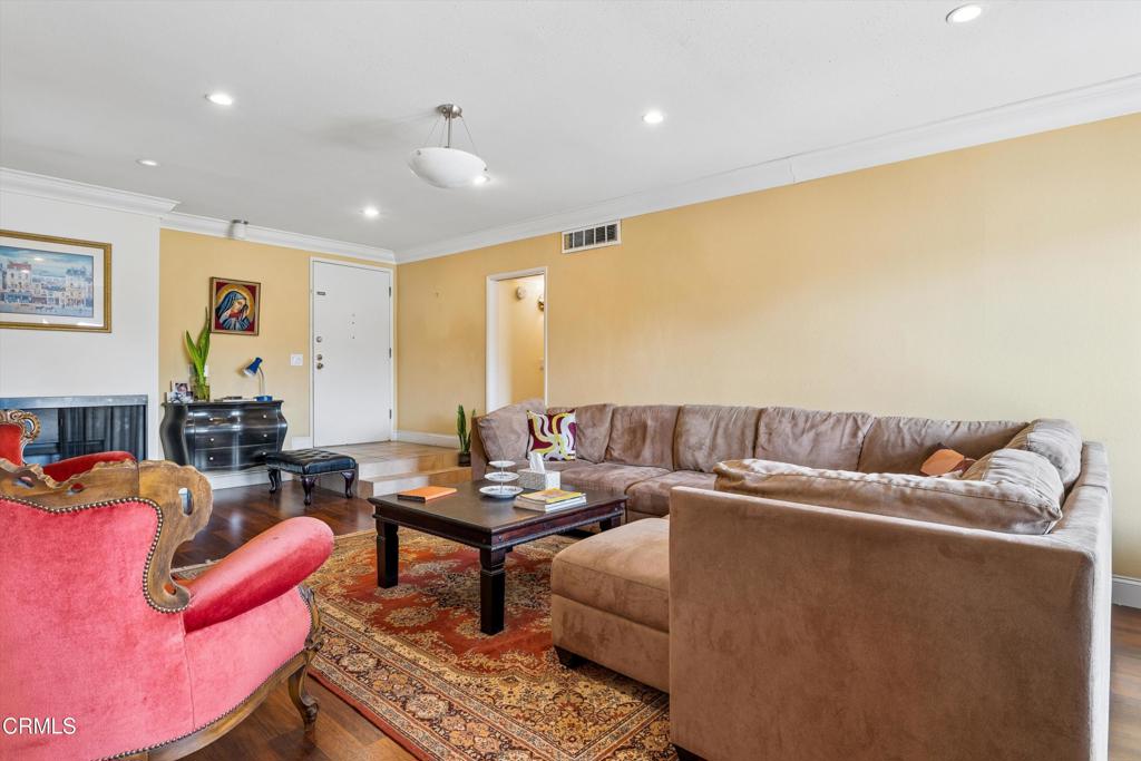 125 S Sierra Madre Boulevard 304