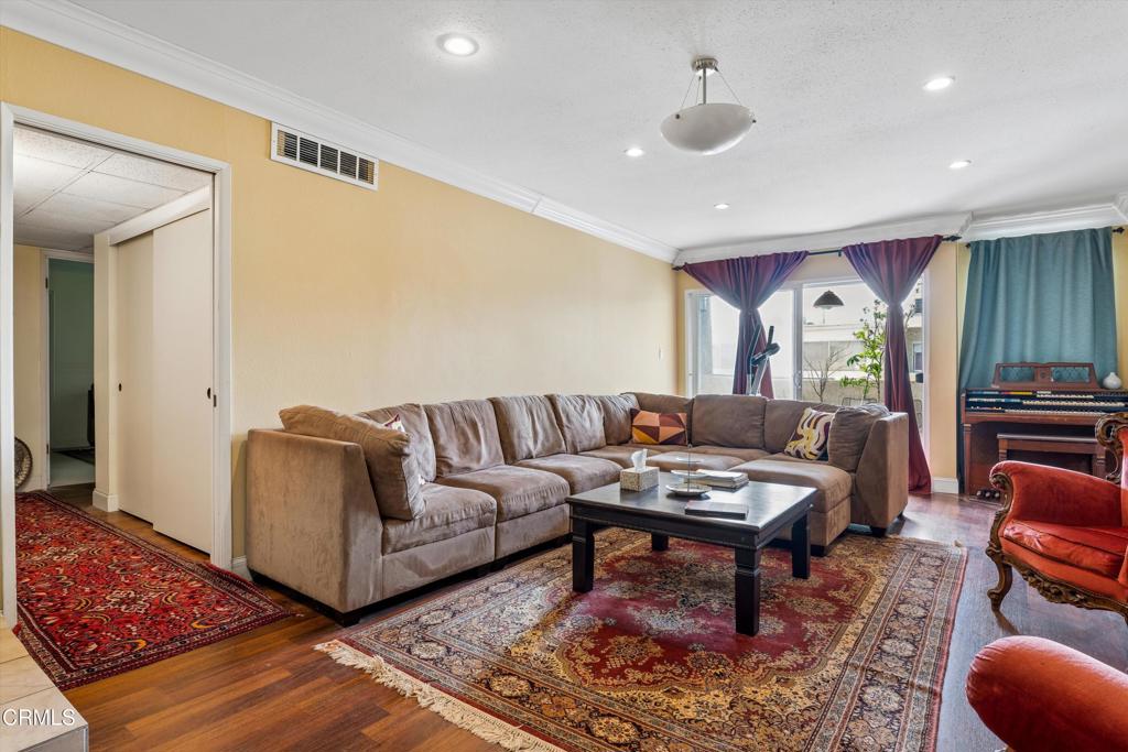 125 S Sierra Madre Boulevard 304