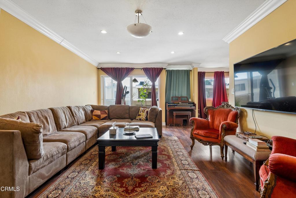 125 S Sierra Madre Boulevard 304