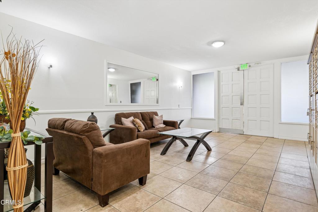 125 S Sierra Madre Boulevard 304