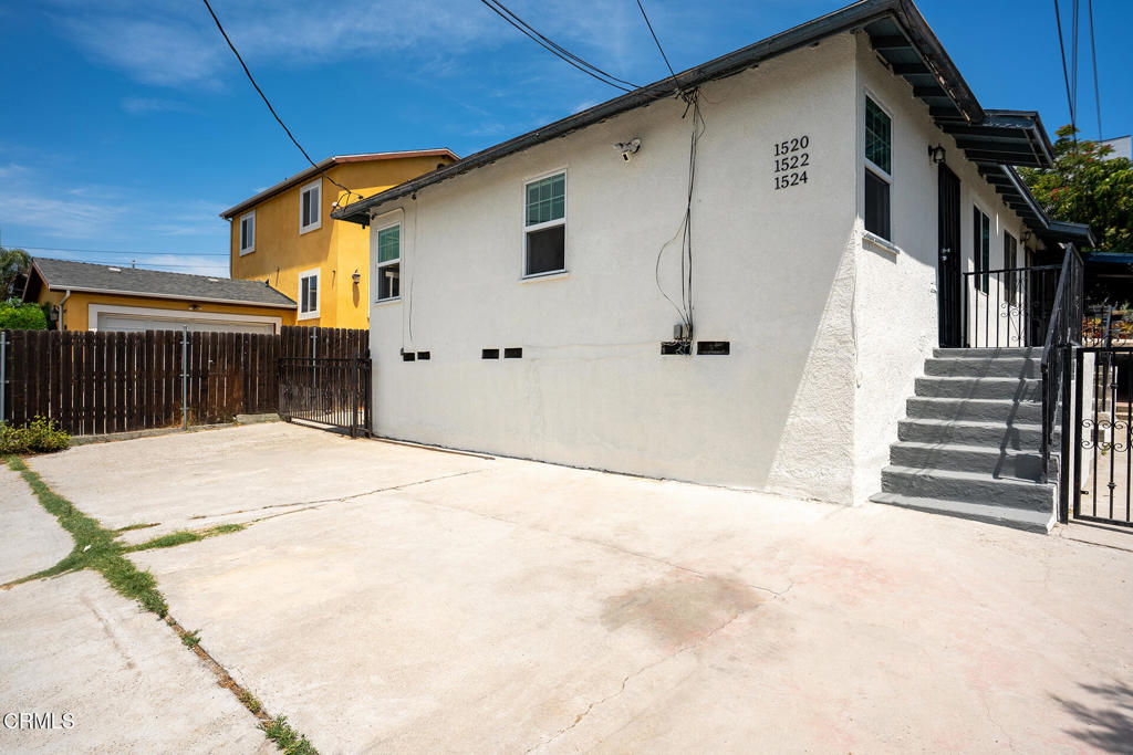 1520 N Soto Street