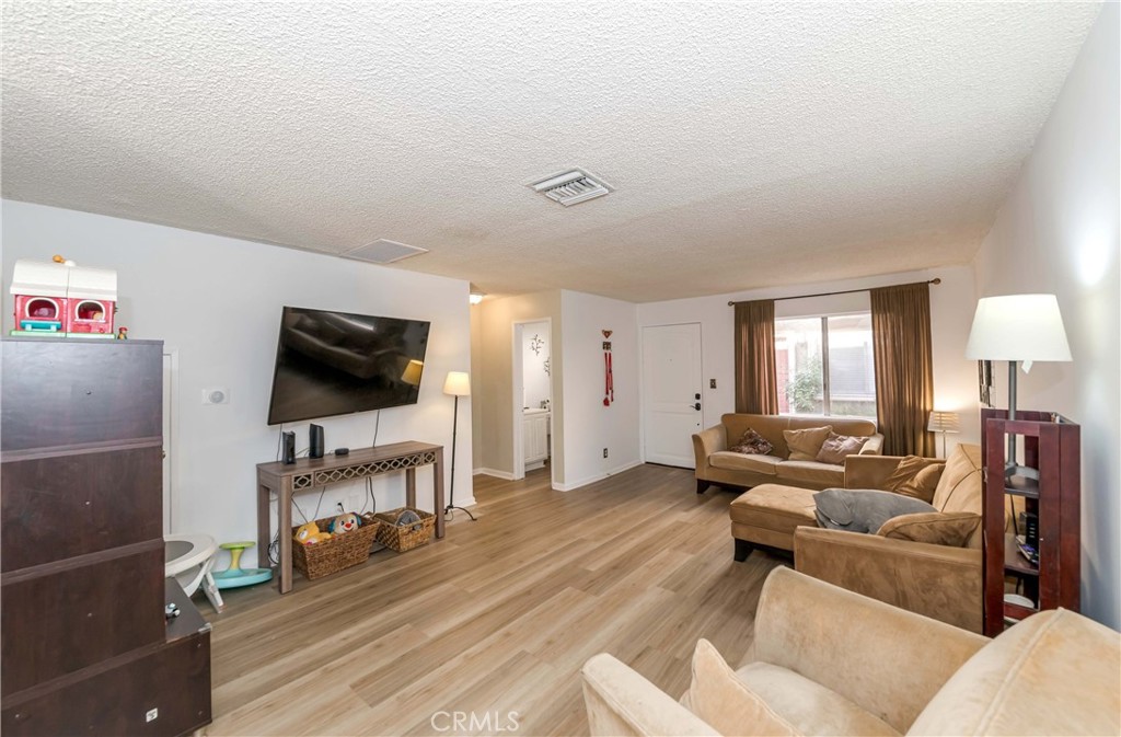 20246 Cohasset Street 6