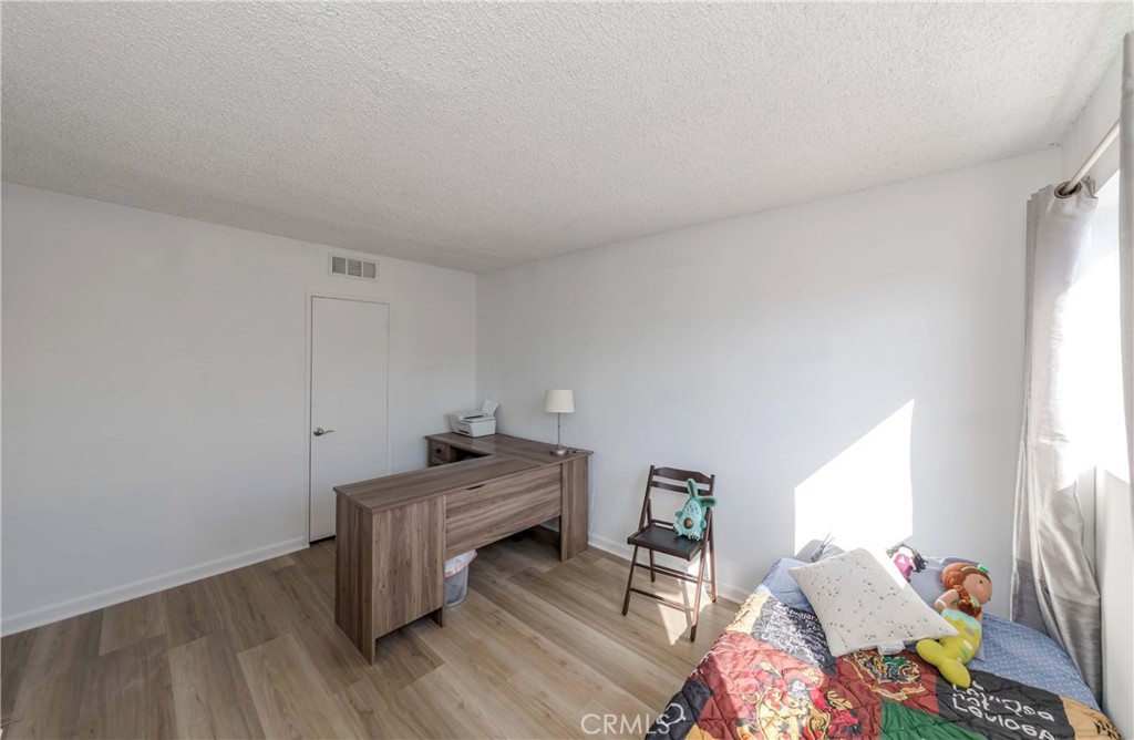 20246 Cohasset Street 6