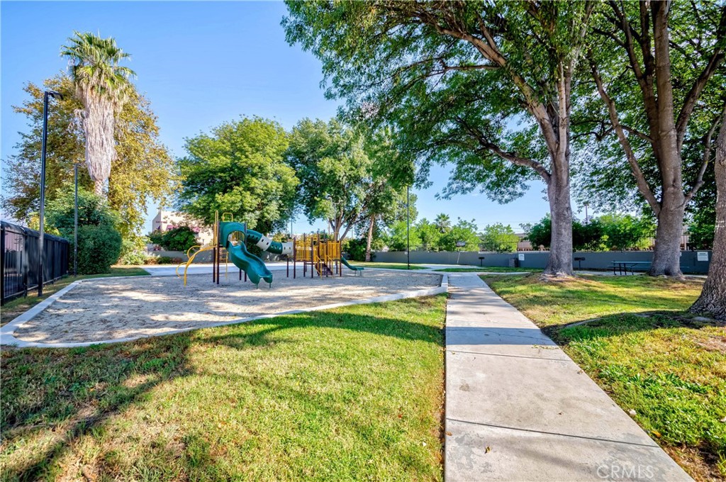 20246 Cohasset Street 6