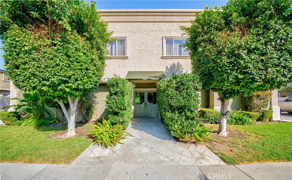 20246 Cohasset Street 6