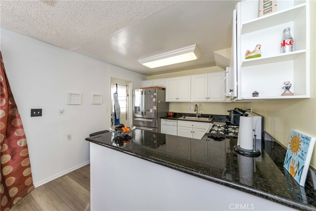 20246 Cohasset Street 6