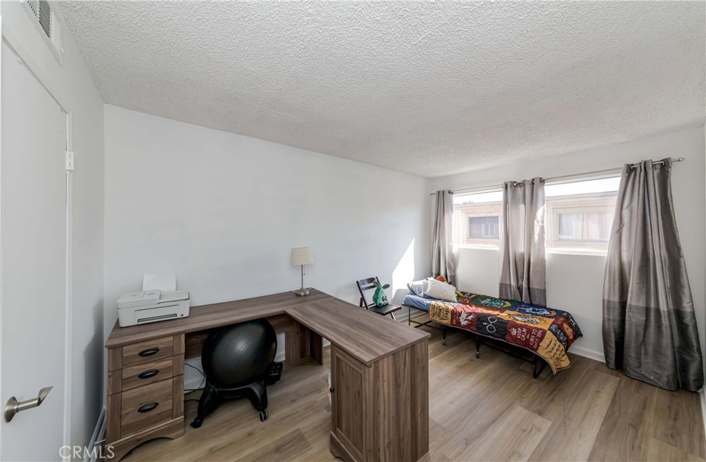 20246 Cohasset Street 6