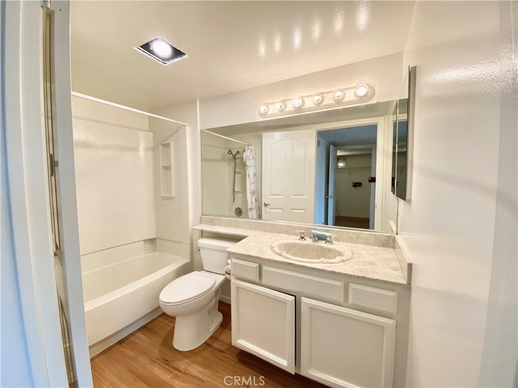 4760 Templeton Street 3219