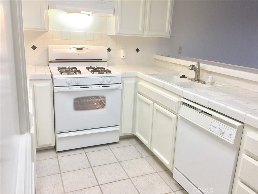 4760 Templeton Street 3219