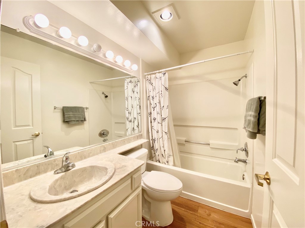 4760 Templeton Street 3219