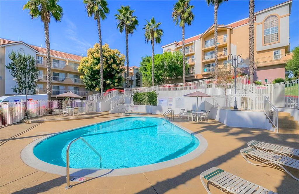 4760 Templeton Street 3219