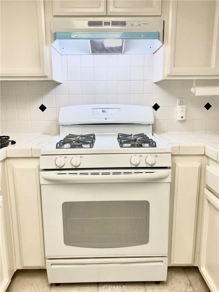 4760 Templeton Street 3219