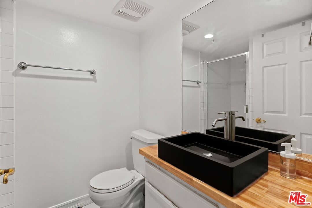 3854 Beethoven St Unit: 2