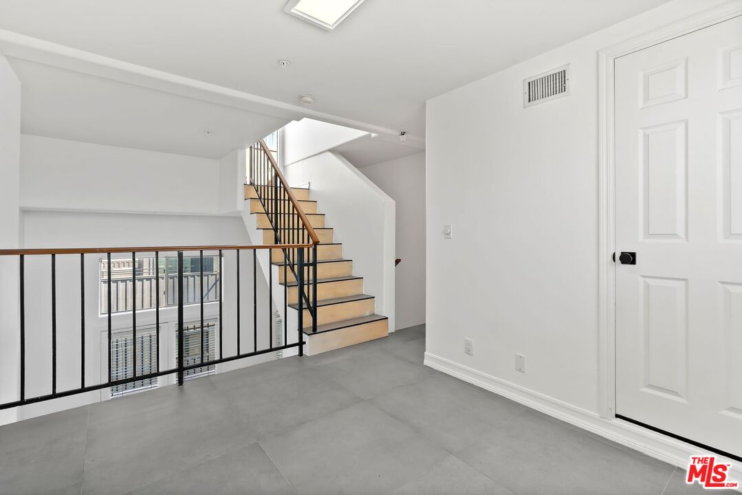 3854 Beethoven St Unit: 2