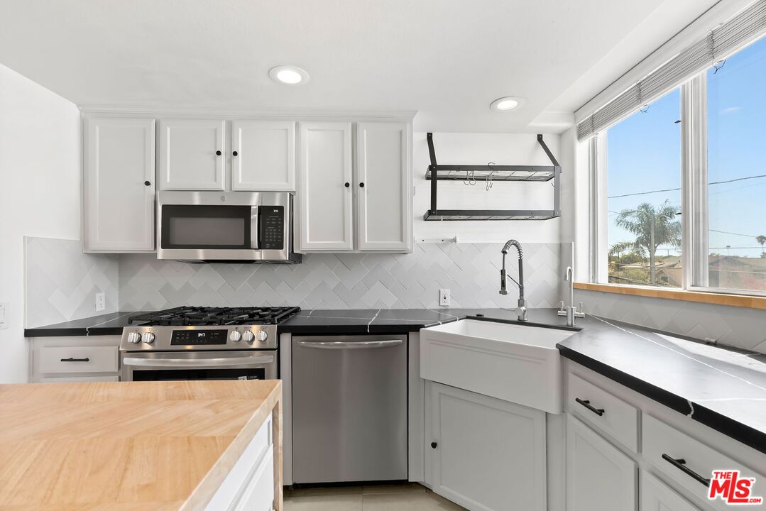 3854 Beethoven St Unit: 2