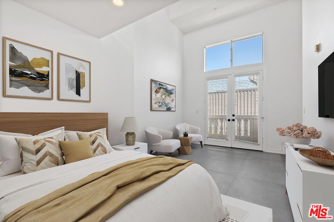 3854 Beethoven St Unit: 2
