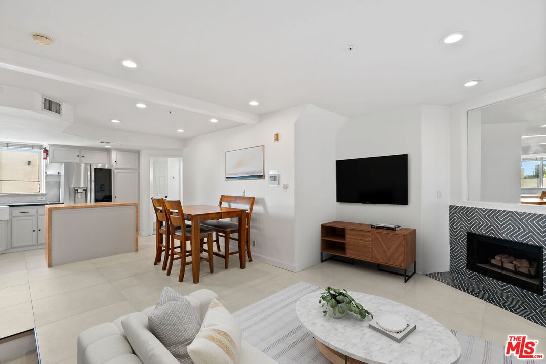 3854 Beethoven St Unit: 2