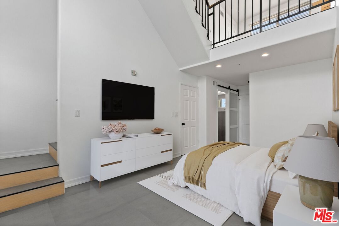 3854 Beethoven St Unit: 2
