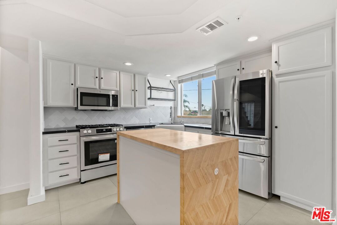 3854 Beethoven St Unit: 2